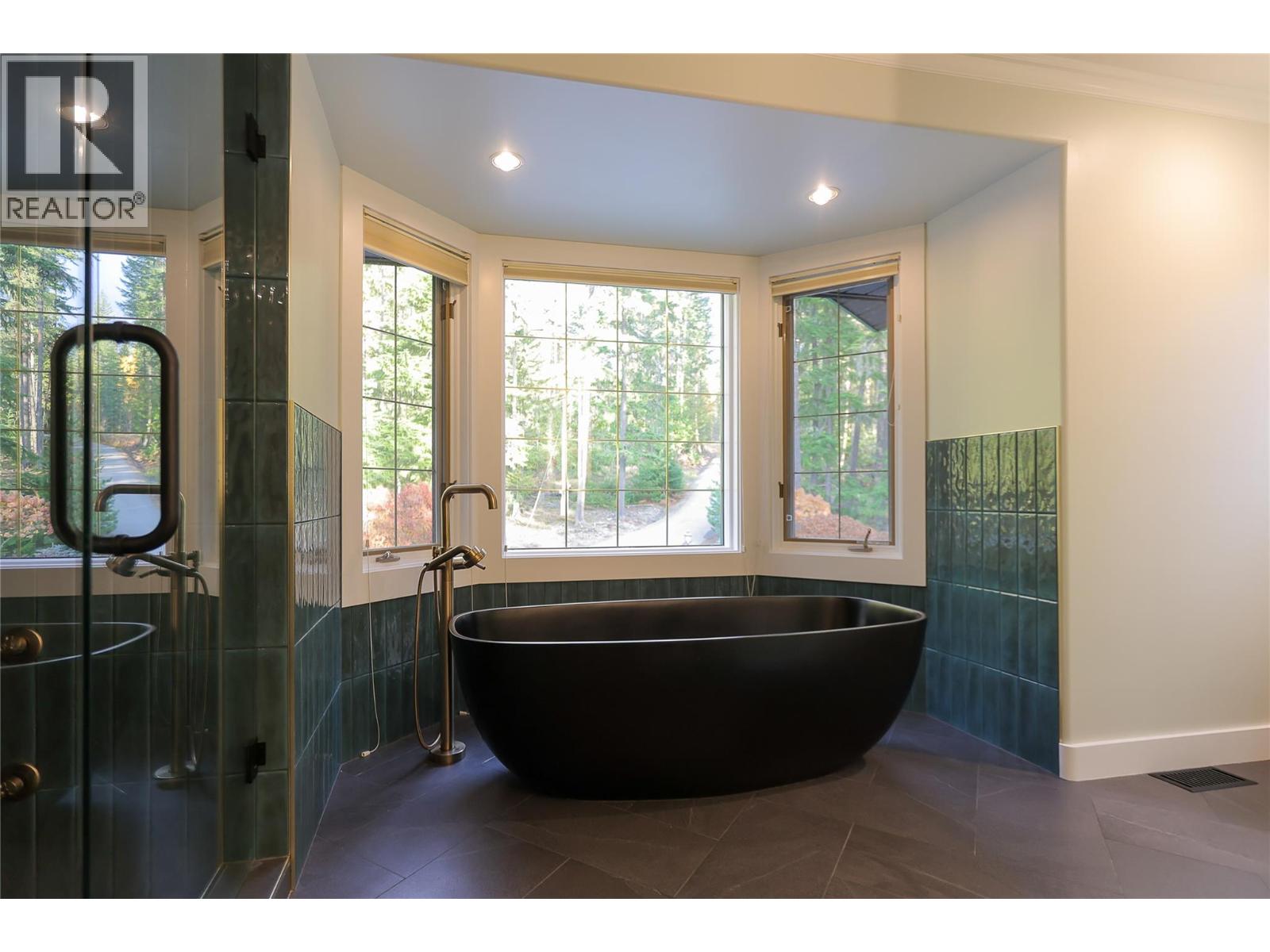 2600 Highway 23 N, Nakusp, British Columbia  V0G 1R0 - Photo 33 - 10390603
