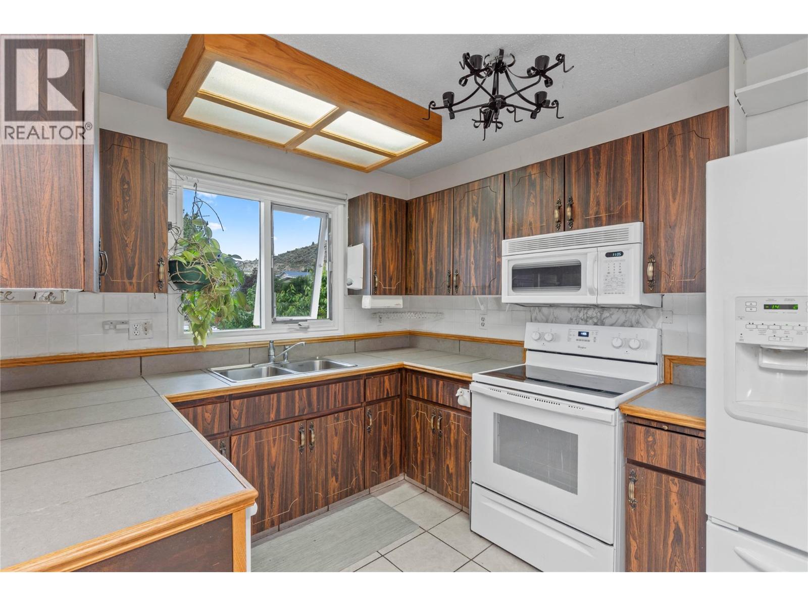 853 Alpine Terrace, Kamloops, British Columbia  V2B 6E7 - Photo 17 - 10389542