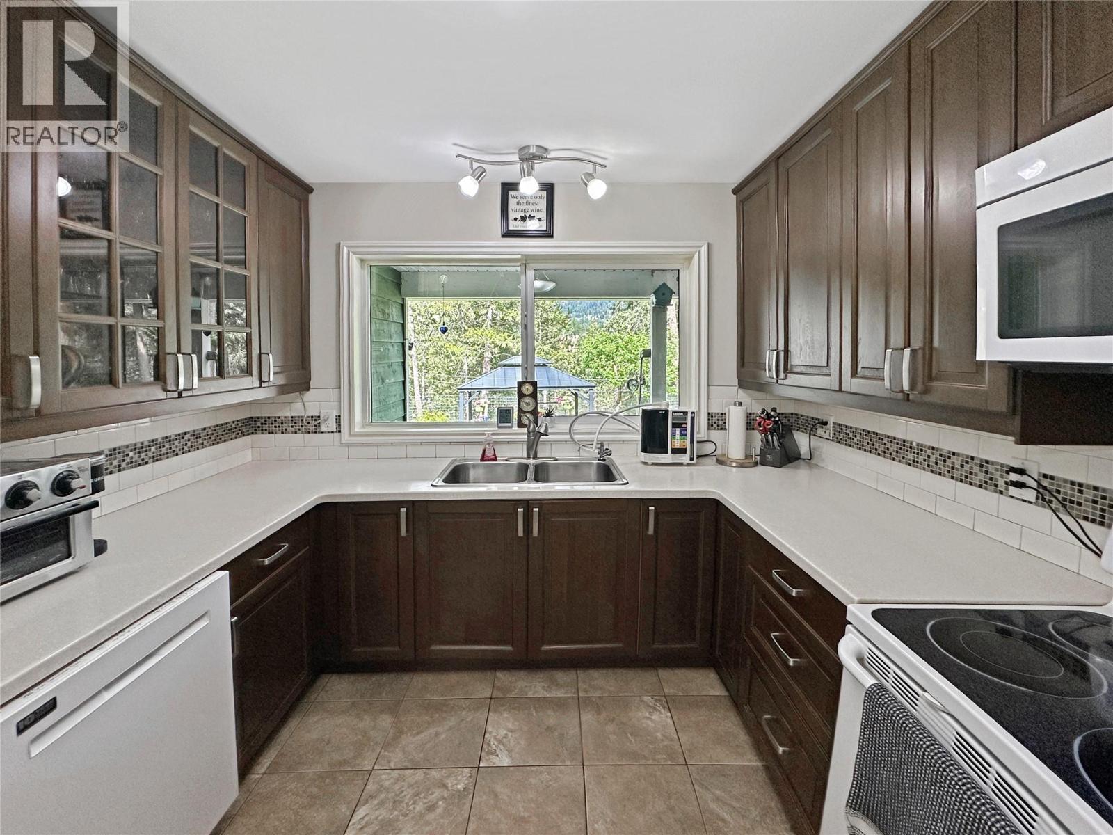 128 Edgewood Drive, Princeton, British Columbia  V0X 1W0 - Photo 3 - 10390562