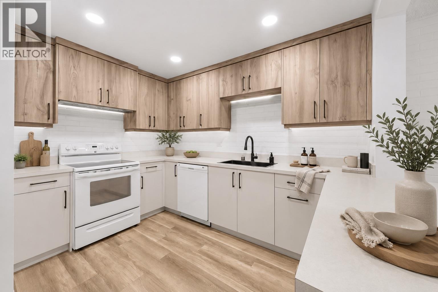 1915 Pacific Court Unit# 104, kelowna, British Columbia