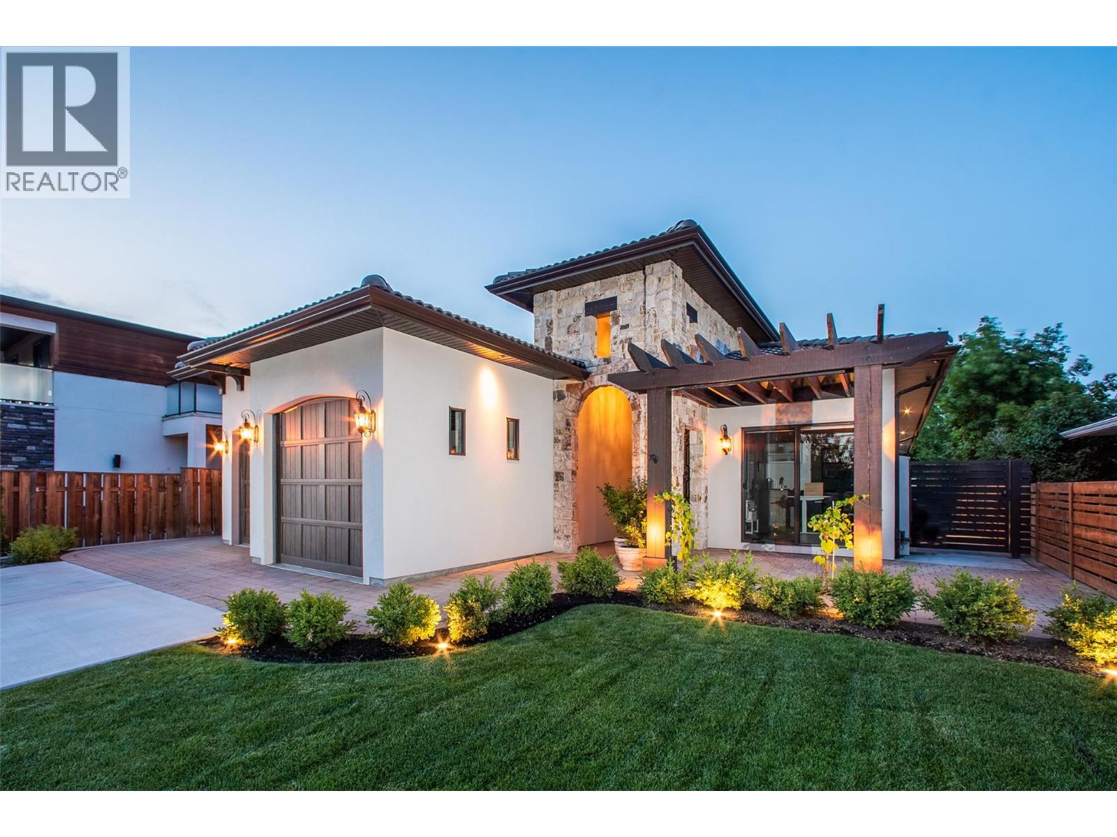 3567 Lakeshore Road, Kelowna, British Columbia  V1W 3K1 - Photo 3 - 10390616