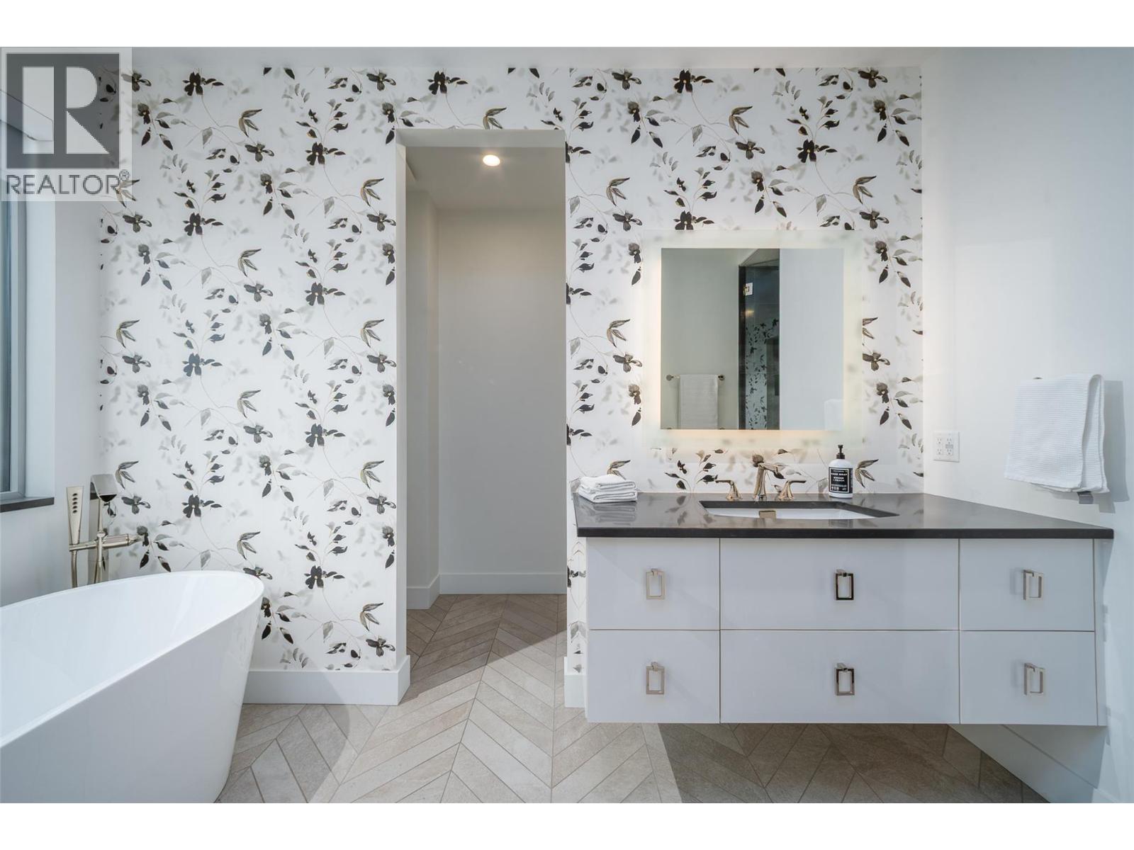 3567 Lakeshore Road, Kelowna, British Columbia  V1W 3K1 - Photo 40 - 10390616