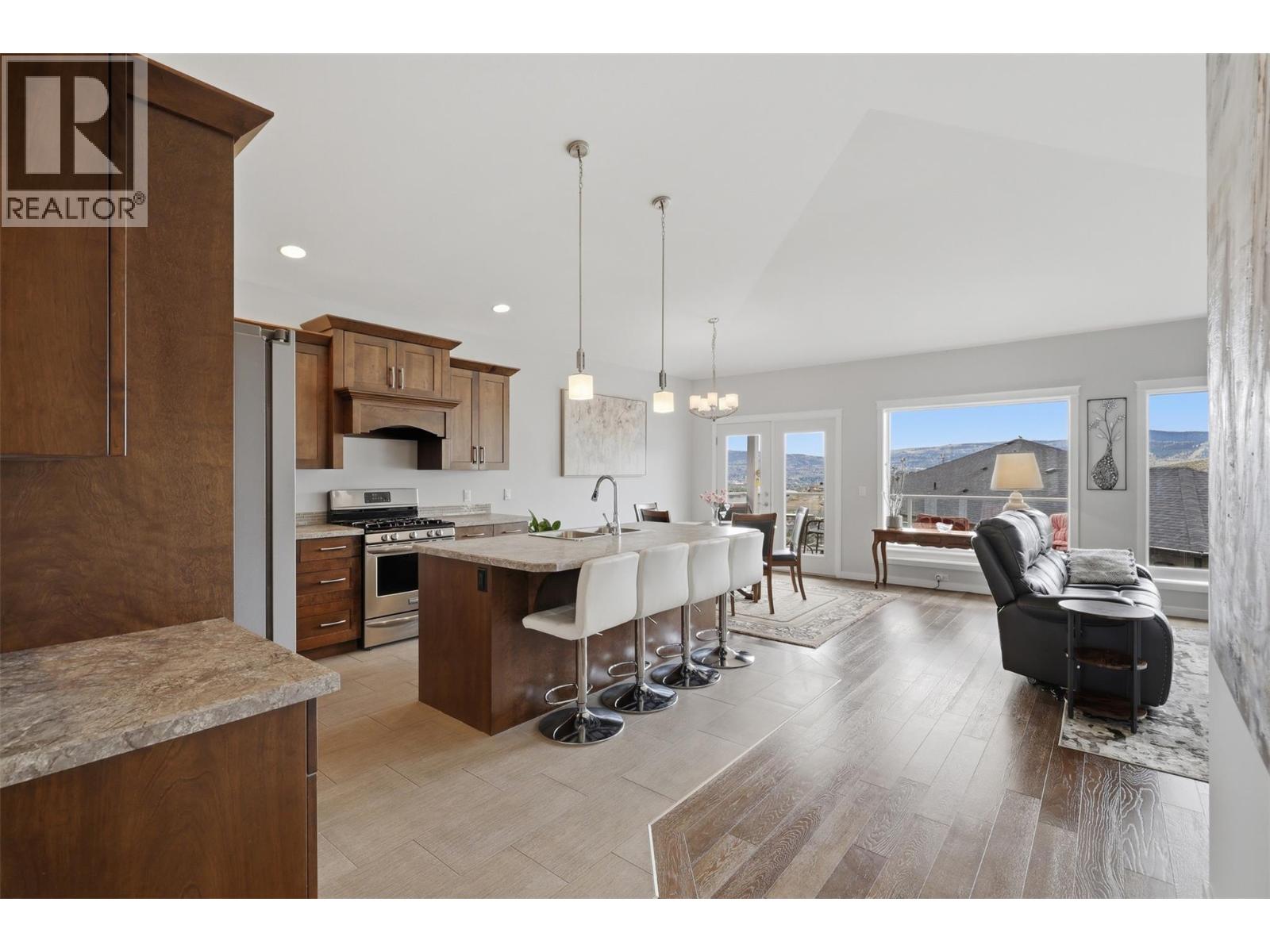 2104 Doubletree Crescent, Kamloops, British Columbia  V2B 0E9 - Photo 6 - 10389581