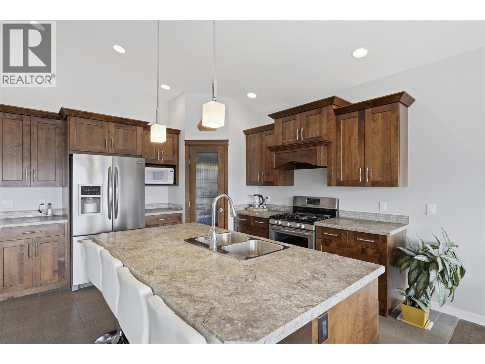 2104 Doubletree Crescent, Kamloops, British Columbia  V2B 0E9 - Photo 9 - 10389581