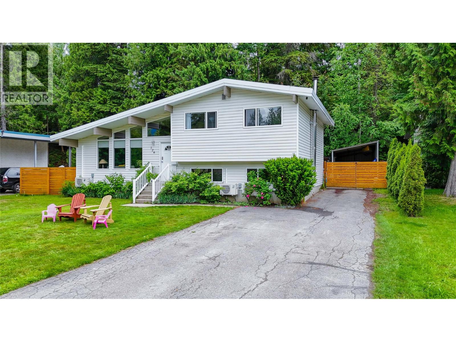 126 Bernard Nelson Crescent, Revelstoke, British Columbia  V0E 2S0 - Photo 2 - 10390552