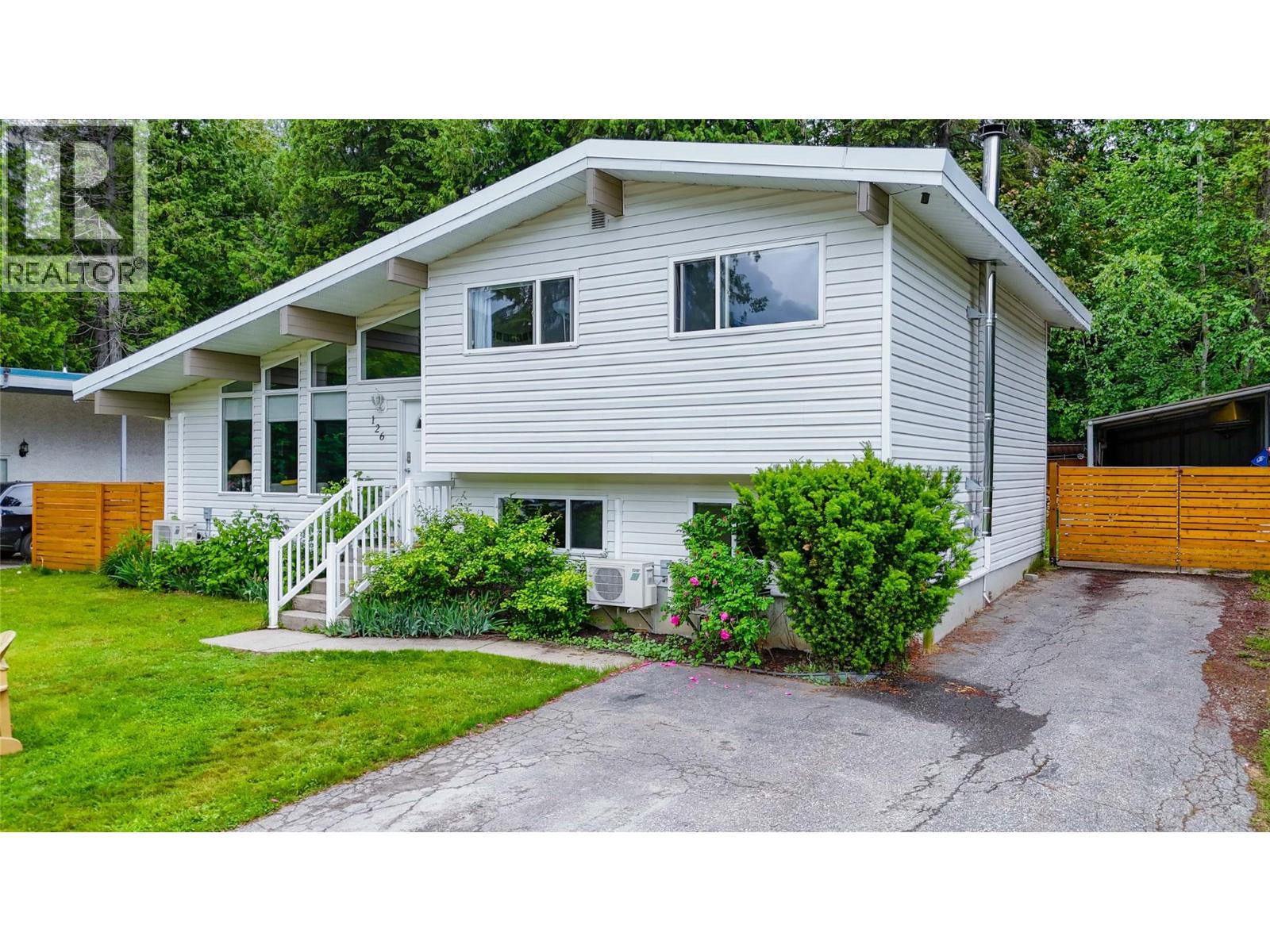 126 Bernard Nelson Crescent, Revelstoke, British Columbia  V0E 2S0 - Photo 3 - 10390552