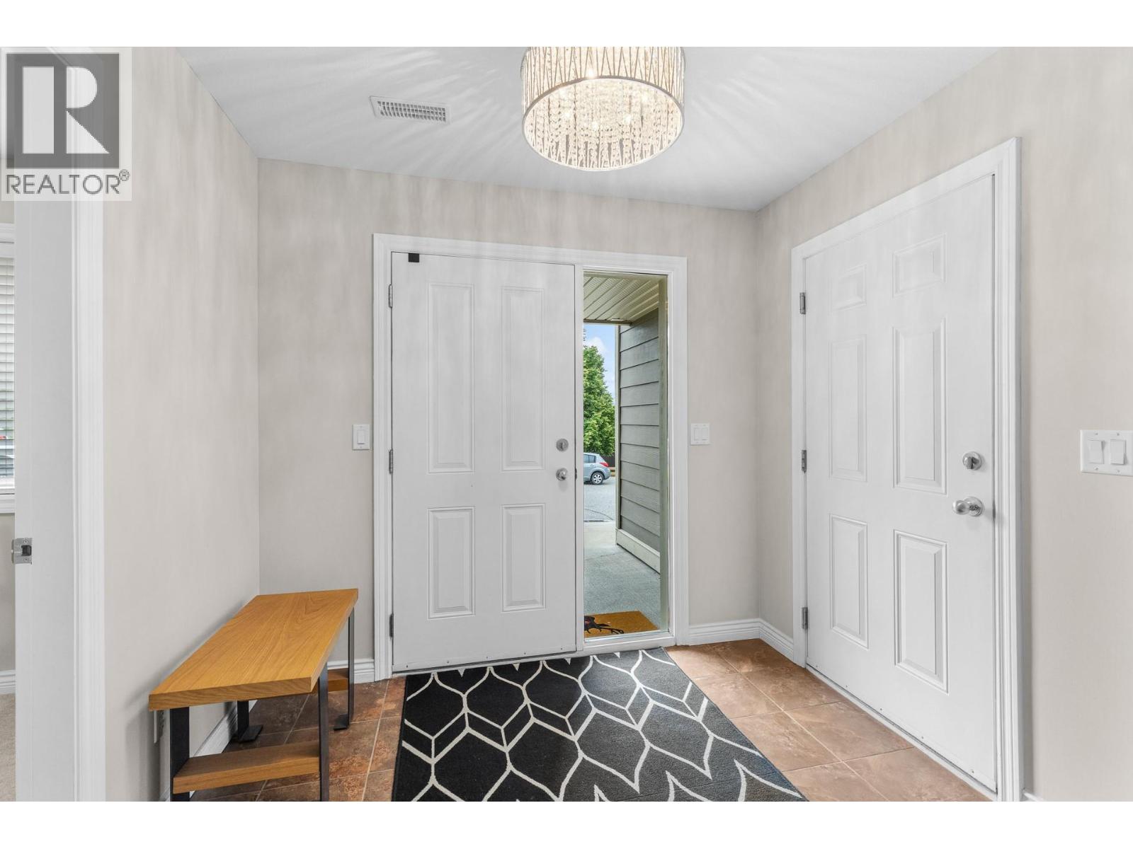 2042 Moonbeam Close, West Kelowna, British Columbia  V1Z 3X9 - Photo 10 - 10390011