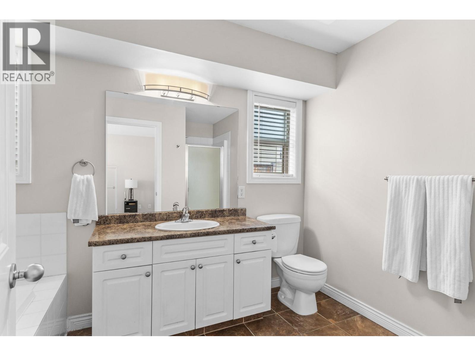 2042 Moonbeam Close, West Kelowna, British Columbia  V1Z 3X9 - Photo 37 - 10390011