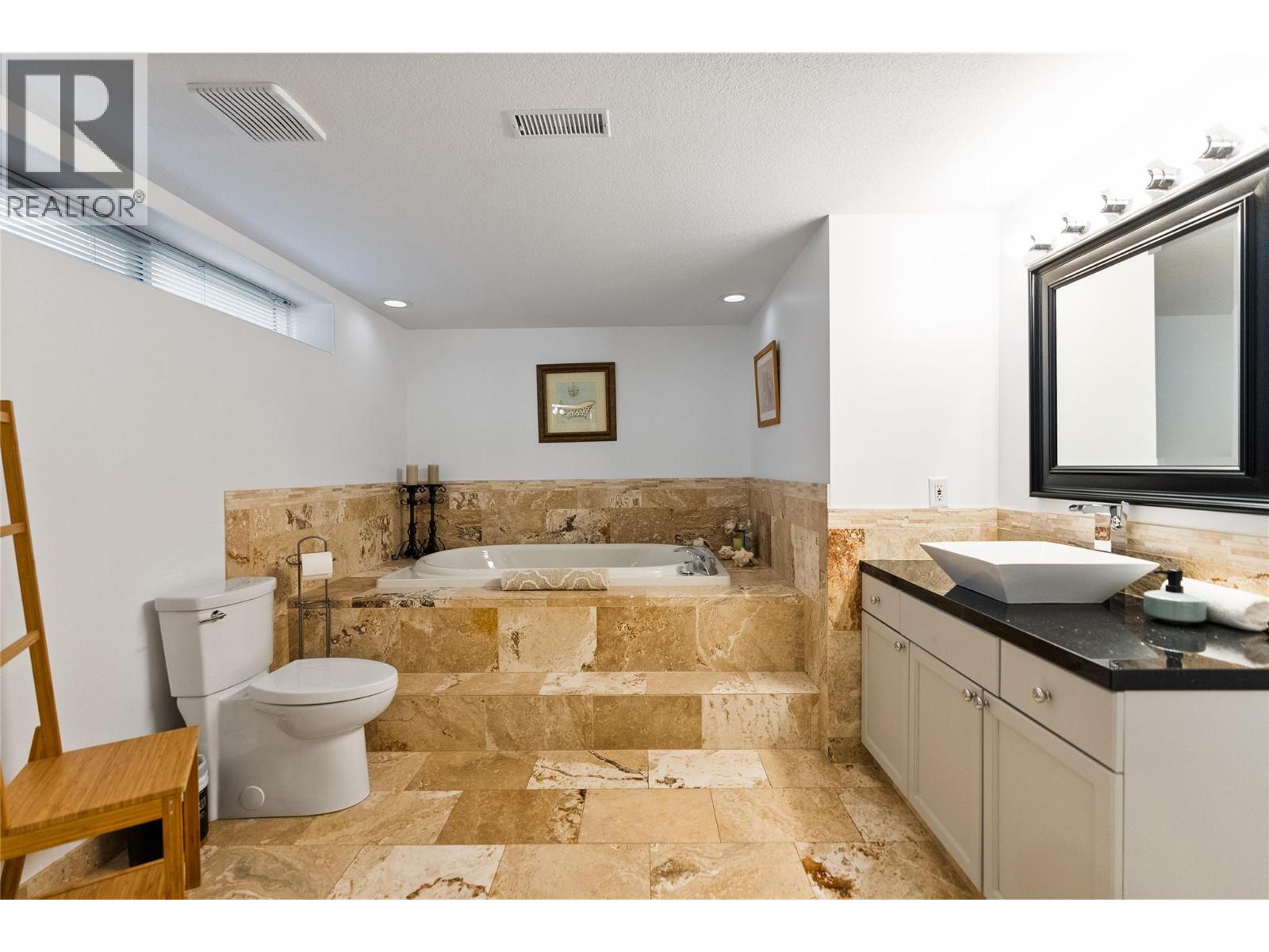 4471 Nottingham Road, Kelowna, British Columbia  V1W 1V1 - Photo 38 - 10389453