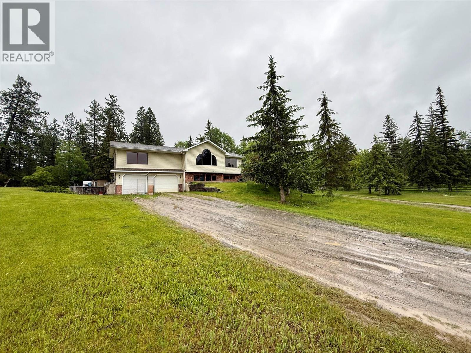 8110 Wycliffe Road, Cranbrook, British Columbia  V1C 7C7 - Photo 2 - 10390421