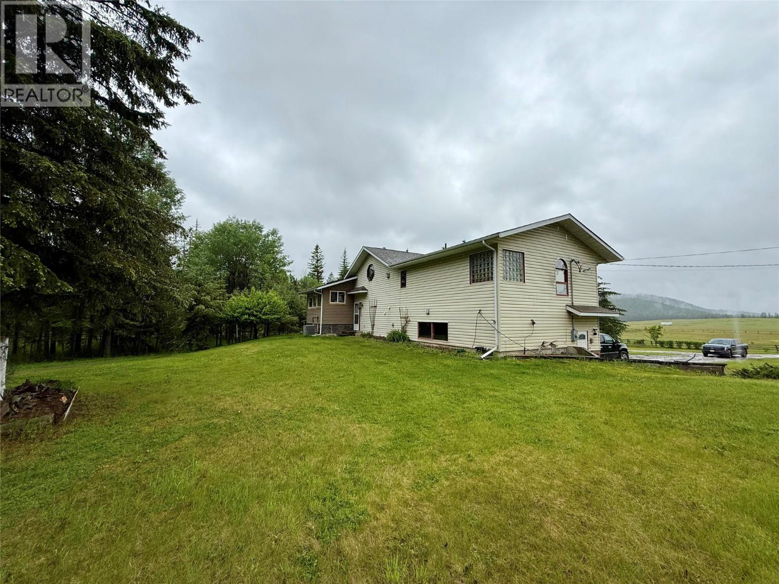 8110 Wycliffe Road, Cranbrook, British Columbia  V1C 7C7 - Photo 4 - 10390421