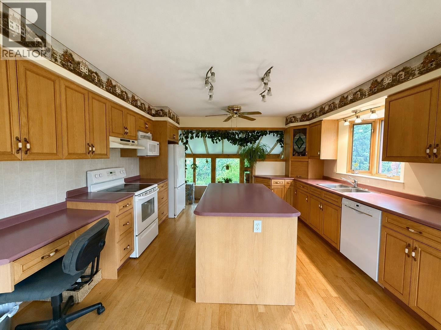 8110 Wycliffe Road, Cranbrook, British Columbia  V1C 7C7 - Photo 5 - 10390421