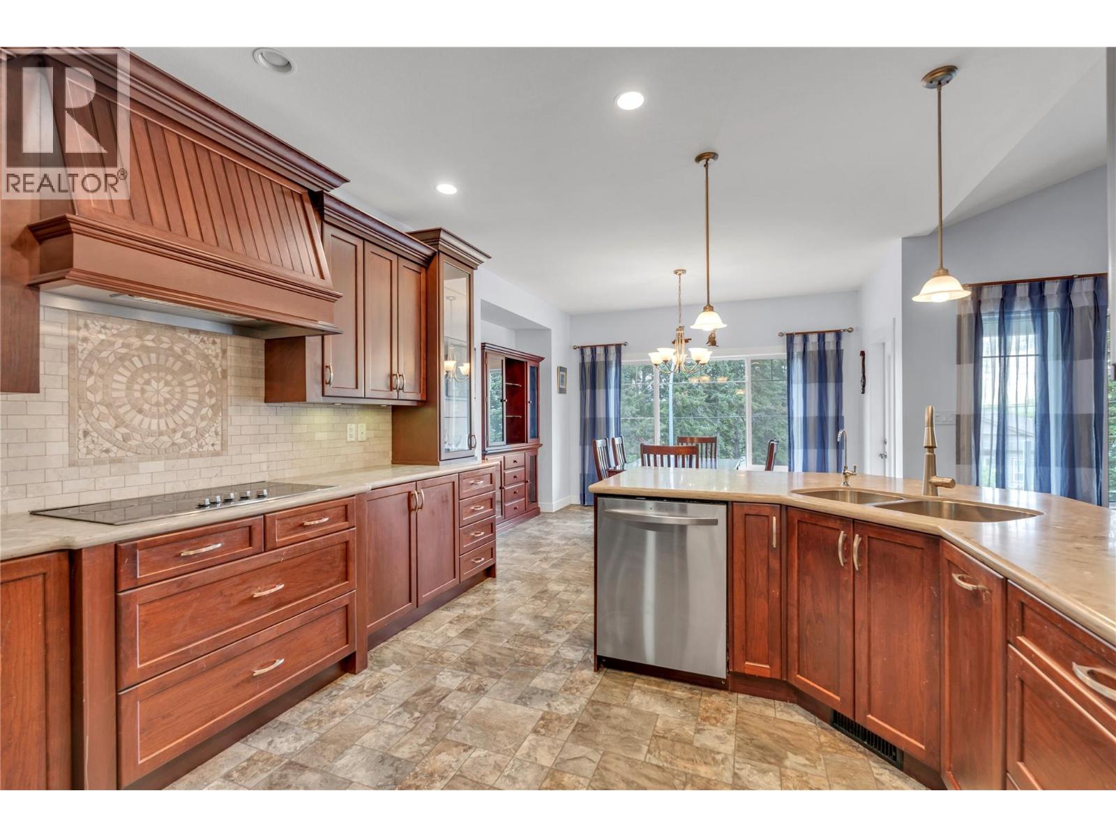 6991 Pinot Place, Oliver, British Columbia  V0H 1T4 - Photo 11 - 10390669
