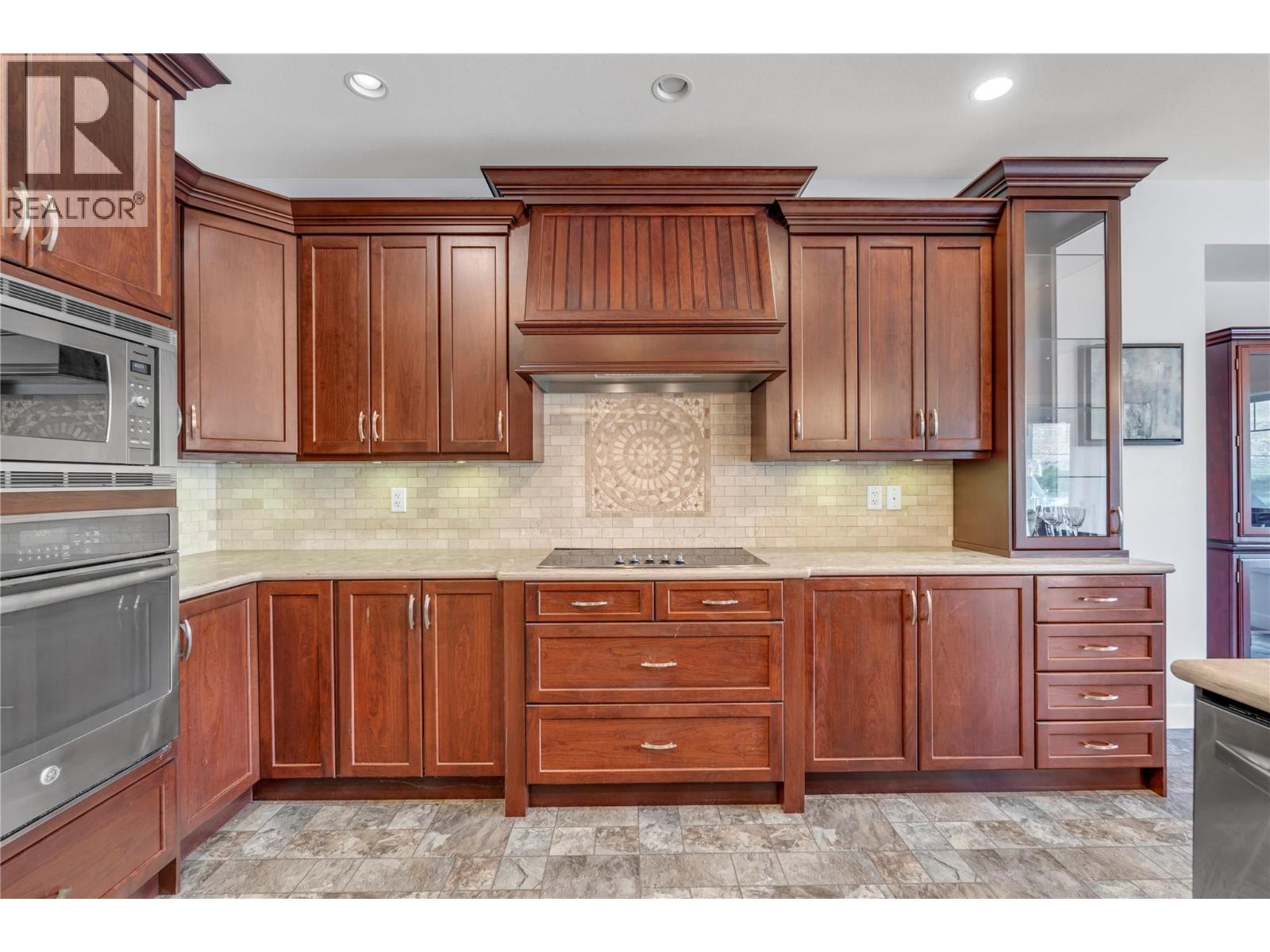 6991 Pinot Place, Oliver, British Columbia  V0H 1T4 - Photo 12 - 10390669