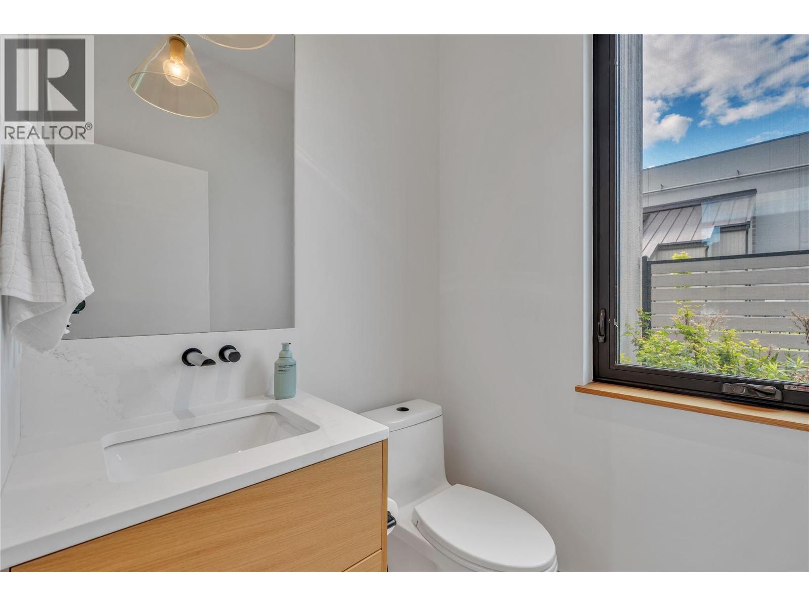 210 Anna Avenue, Naramata, British Columbia  V0H 1N1 - Photo 5 - 10390444