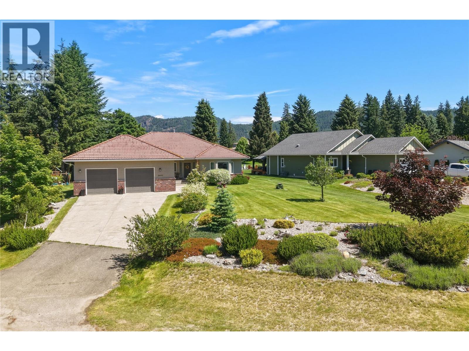 2642 Golf View Place, blind bay, British Columbia