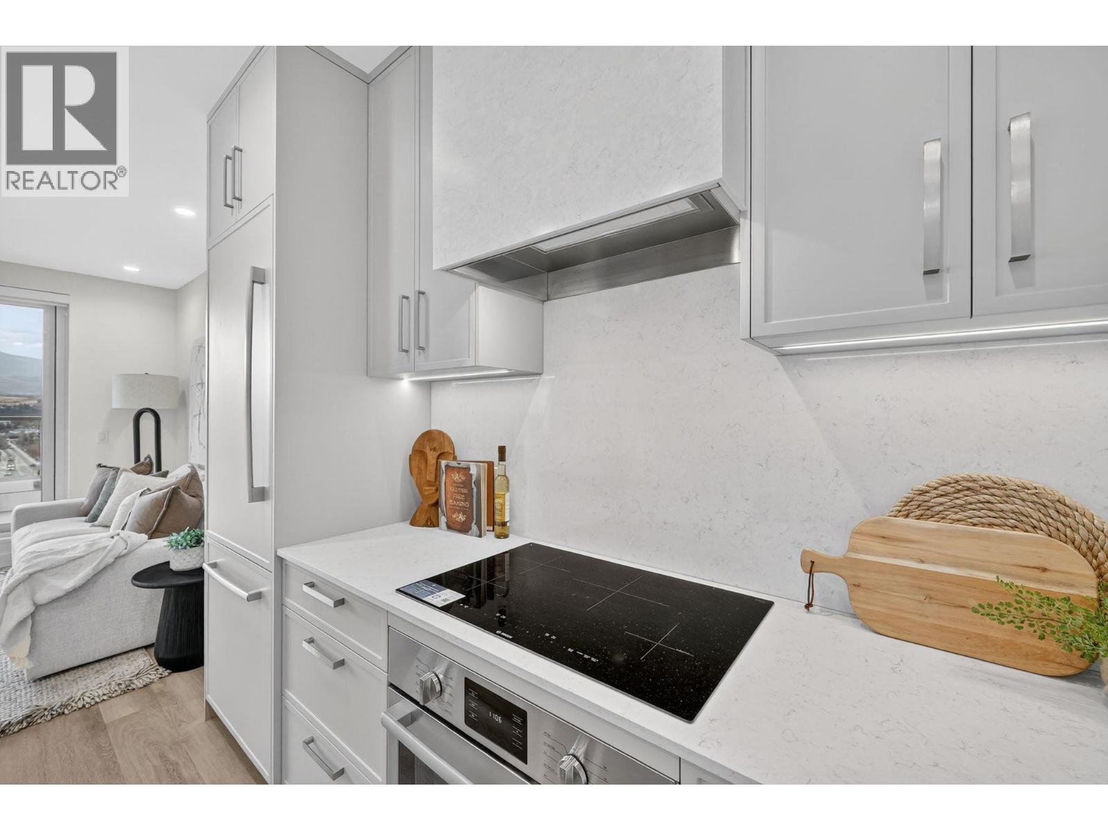 3340 Lakeshore Road Unit# 803, Kelowna, British Columbia  V1W 3S9 - Photo 3 - 10390642