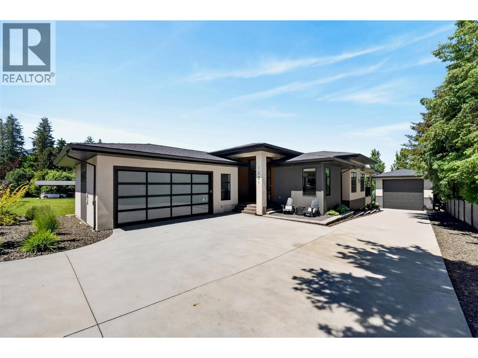 1201 20 Avenue Sw, Salmon Arm, British Columbia  V1E 1L6 - Photo 2 - 10389411
