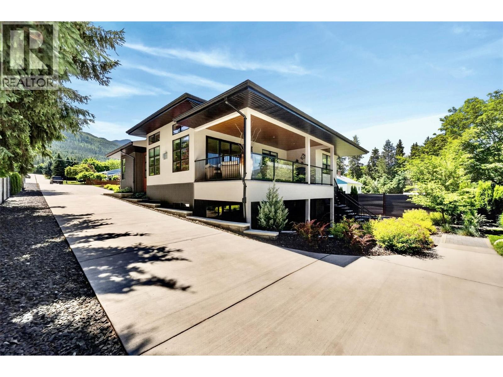 1201 20 Avenue Sw, Salmon Arm, British Columbia  V1E 1L6 - Photo 3 - 10389411