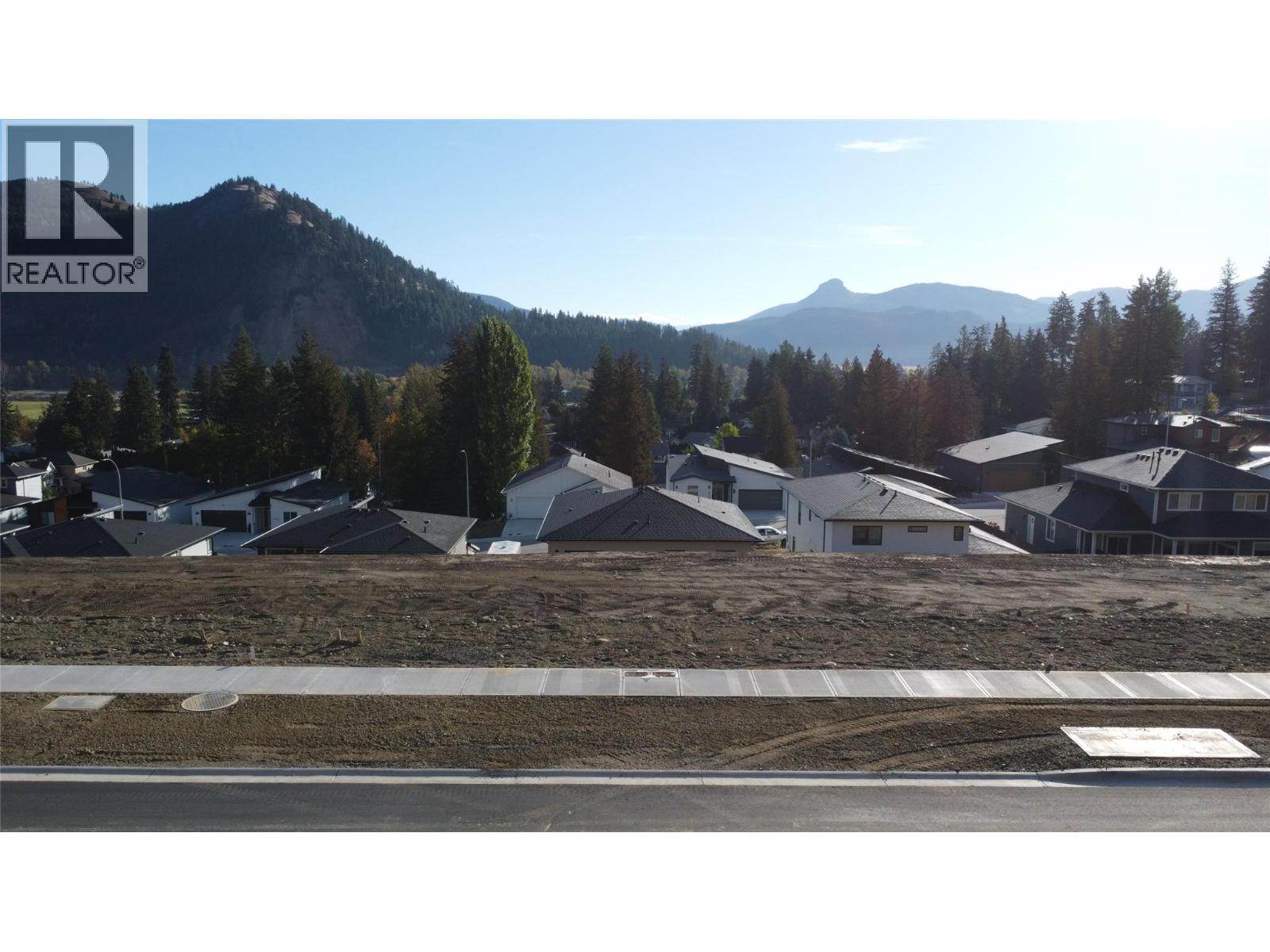 2225 Mountain View Avenue, Lumby, British Columbia  V0E 2G0 - Photo 14 - 10390431