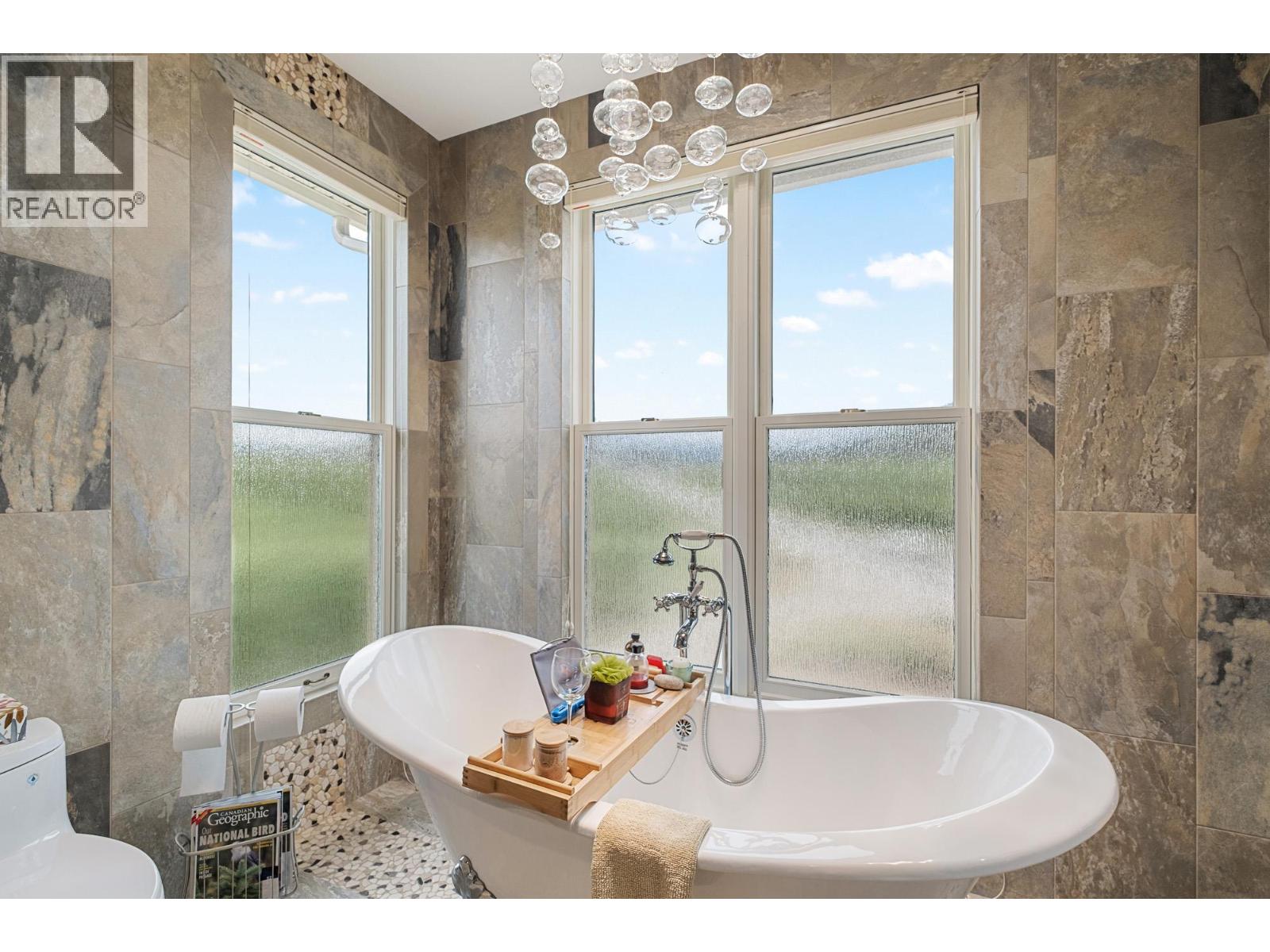 2400 Longhill Road, Kelowna, British Columbia  V1V 2G3 - Photo 42 - 10389272