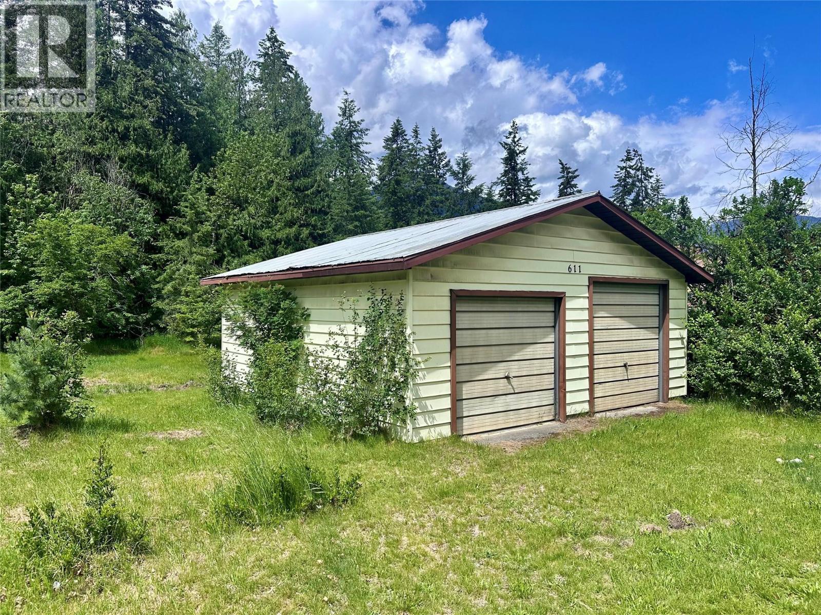 611 Slocan Street, Slocan, British Columbia  V0G 2C0 - Photo 1 - 10390482