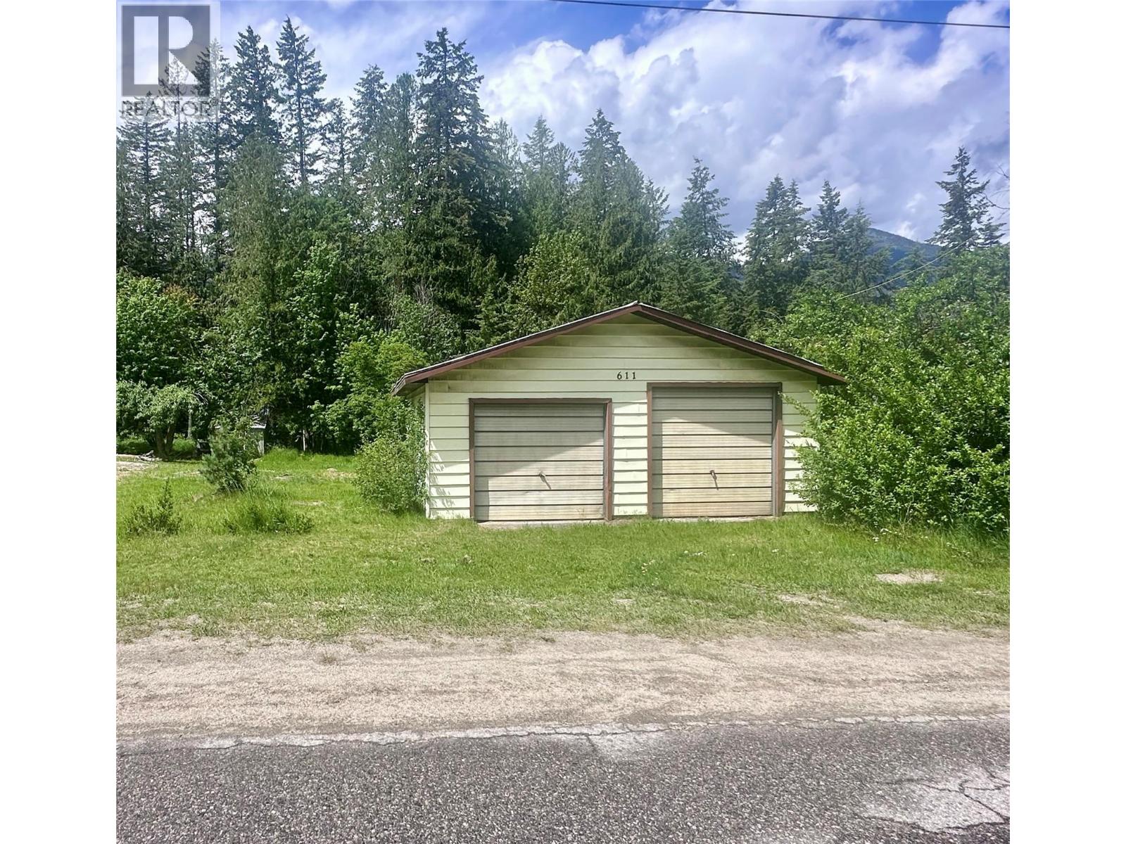 611 Slocan Street, Slocan, British Columbia  V0G 2C0 - Photo 2 - 10390482