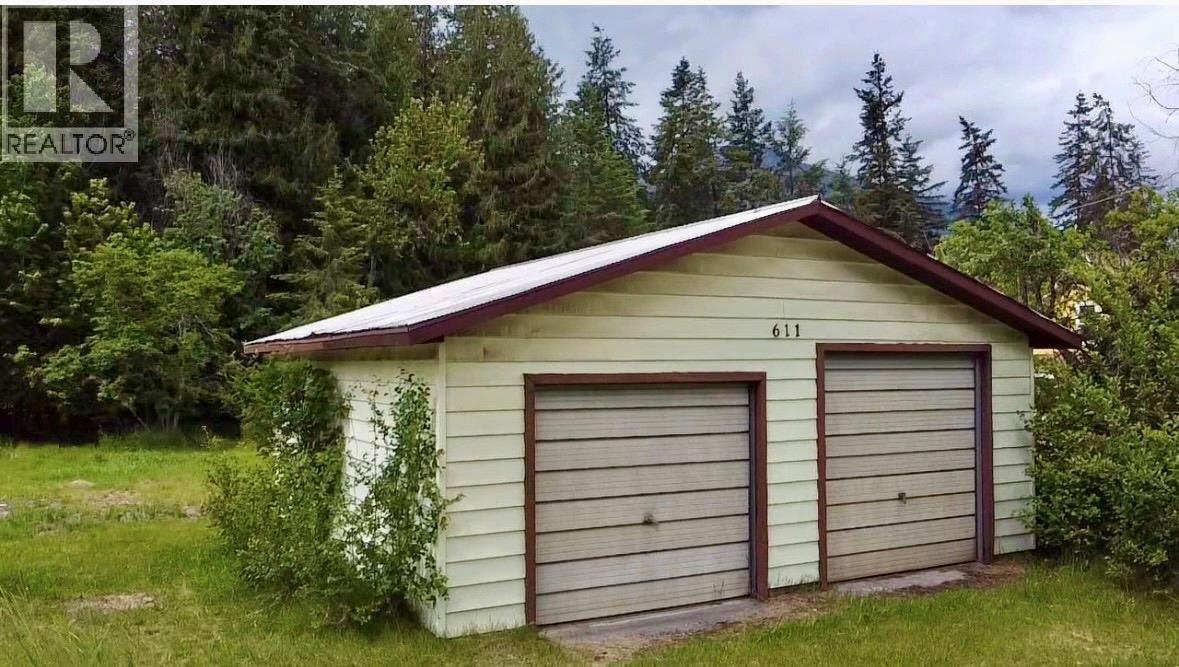 611 Slocan Street, Slocan, British Columbia  V0G 2C0 - Photo 7 - 10390482