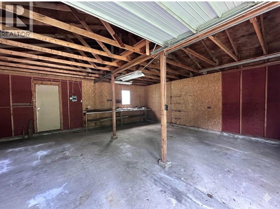 611 Slocan Street, Slocan, British Columbia  V0G 2C0 - Photo 8 - 10390482