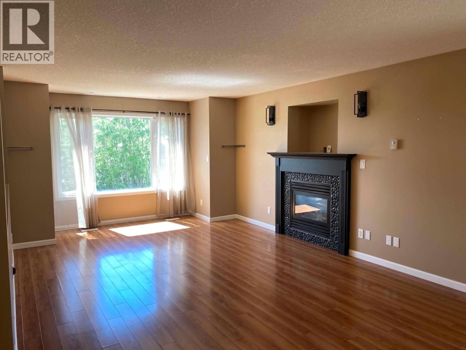 5404 Hillside Avenue, Chetwynd, British Columbia  V0C 1J0 - Photo 4 - 10390745