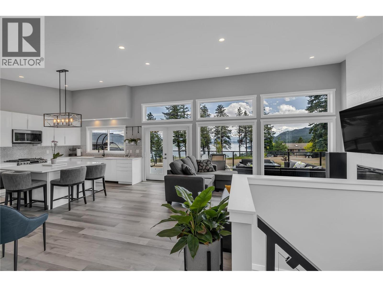 7210 Dunwaters Road, Kelowna, British Columbia  V1Z 3W5 - Photo 24 - 10390559