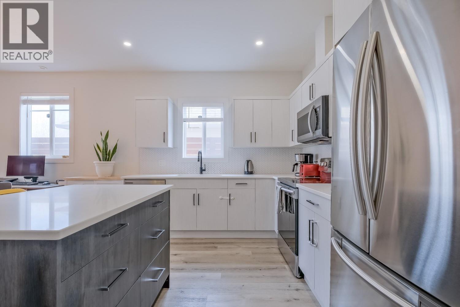 951 Stockwell Avenue, Kelowna, British Columbia  V1Y 6W3 - Photo 4 - 10390735