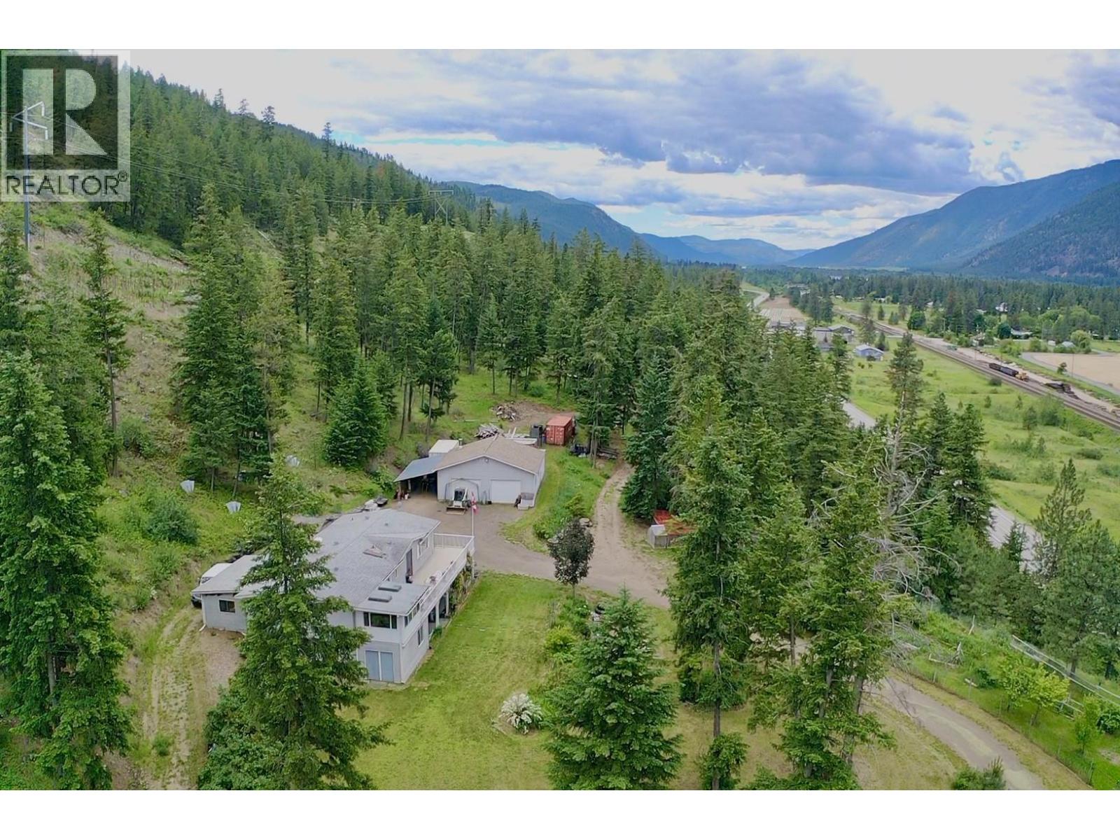 1120 Yellowhead Highway S, Mclure, British Columbia  V0E 2H0 - Photo 2 - 10390621