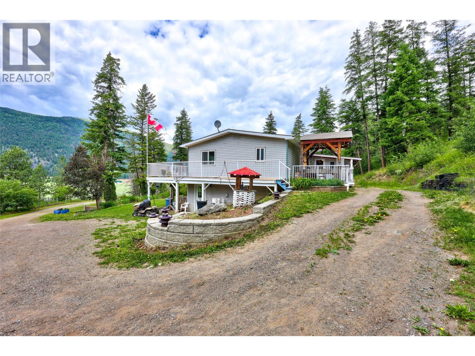 1120 Yellowhead Highway S, Mclure, British Columbia  V0E 2H0 - Photo 4 - 10390621