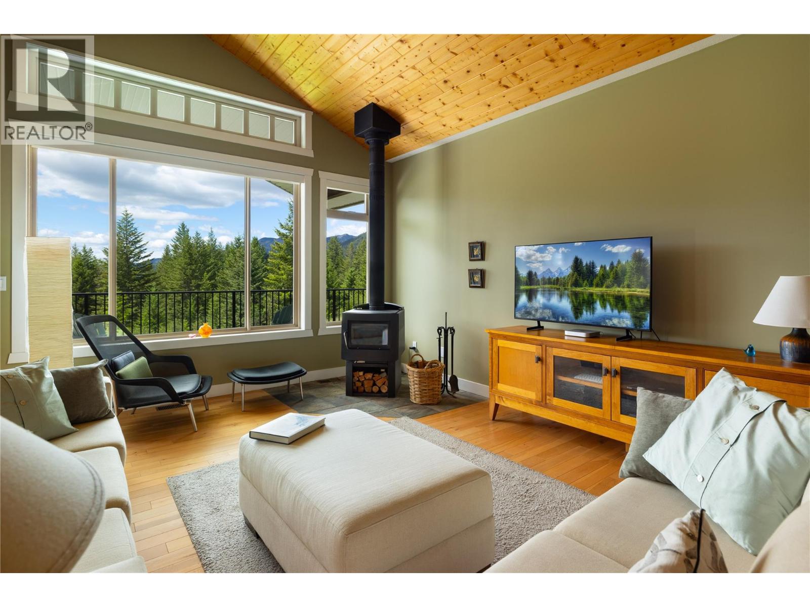 5128 Bolean Lake Road, Falkland, British Columbia  V0E 1W0 - Photo 4 - 10390180