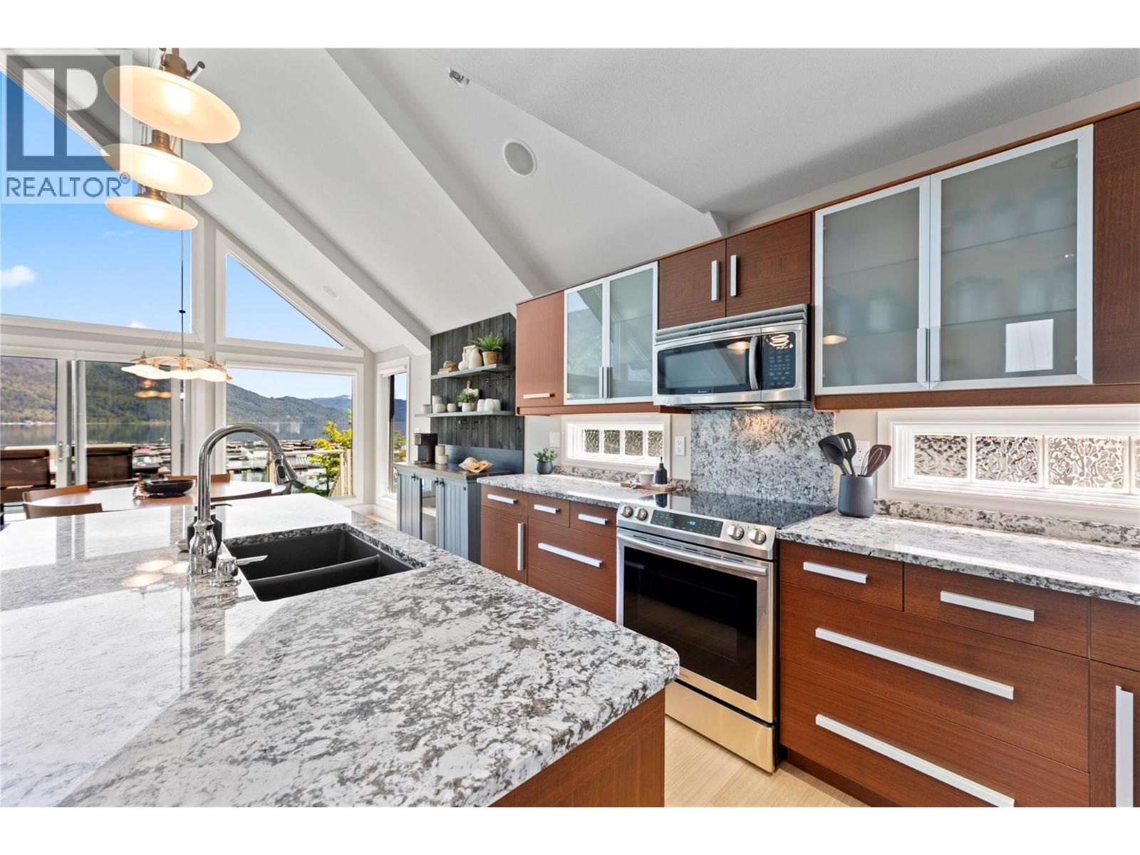 6421 Eagle Bay Road Unit# 13, Eagle Bay, British Columbia  V0E 1T0 - Photo 15 - 10388120