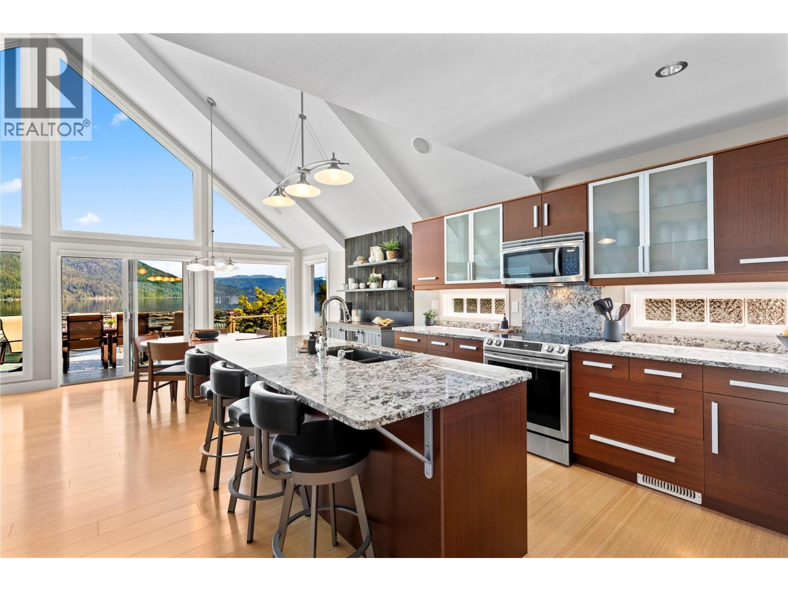 6421 Eagle Bay Road Unit# 13, Eagle Bay, British Columbia  V0E 1T0 - Photo 6 - 10388120