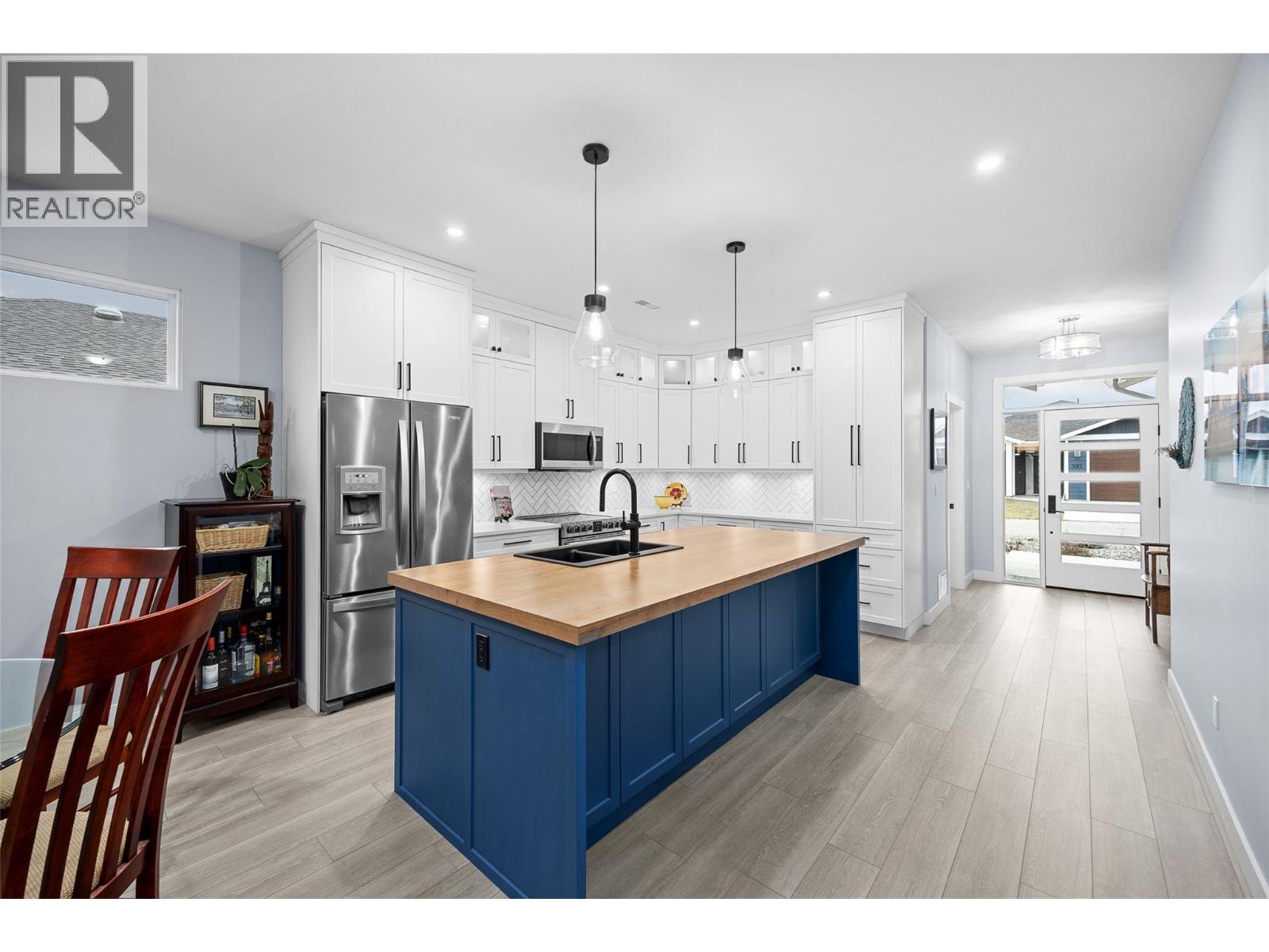 611 Nighthawk Avenue, Vernon, British Columbia  V1H 2A1 - Photo 3 - 10376433