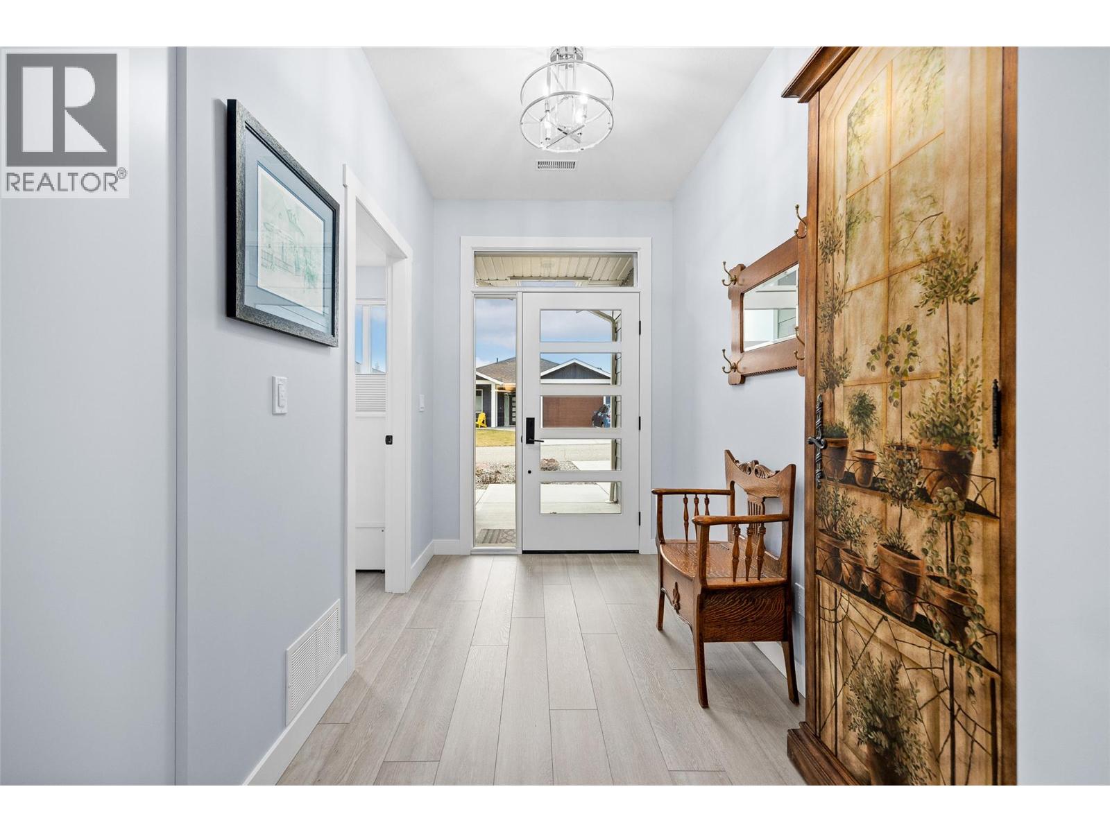 611 Nighthawk Avenue, Vernon, British Columbia  V1H 2A1 - Photo 6 - 10376433