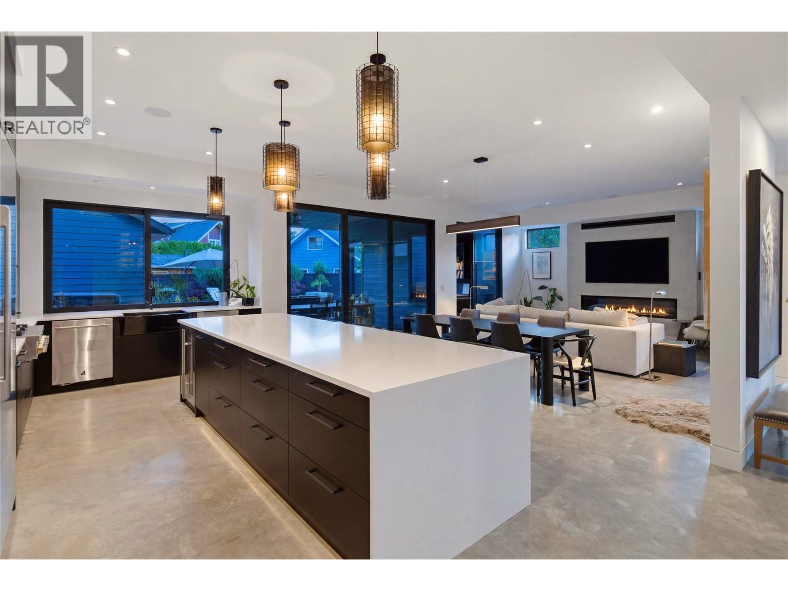 267 Lake Avenue, Kelowna, British Columbia  V1Y 5W6 - Photo 2 - 10390615