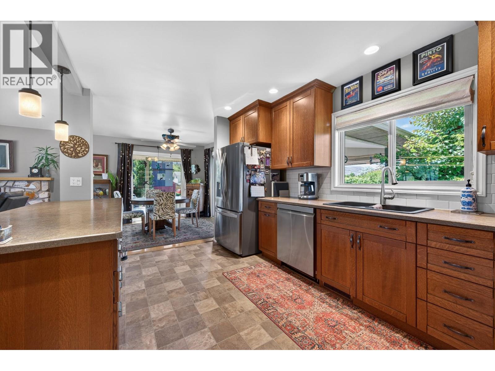 237 Schubert Drive, Kamloops, British Columbia  V2B 2E1 - Photo 10 - 10390608
