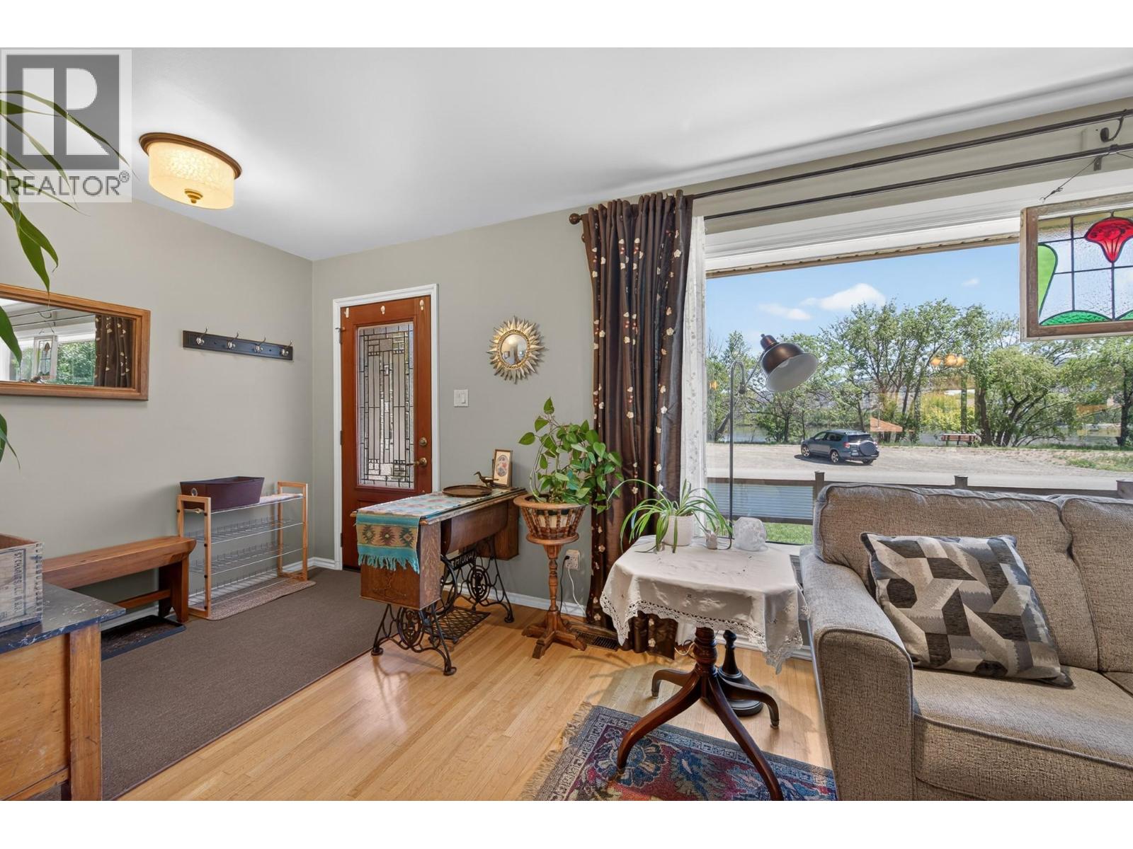 237 Schubert Drive, Kamloops, British Columbia  V2B 2E1 - Photo 2 - 10390608