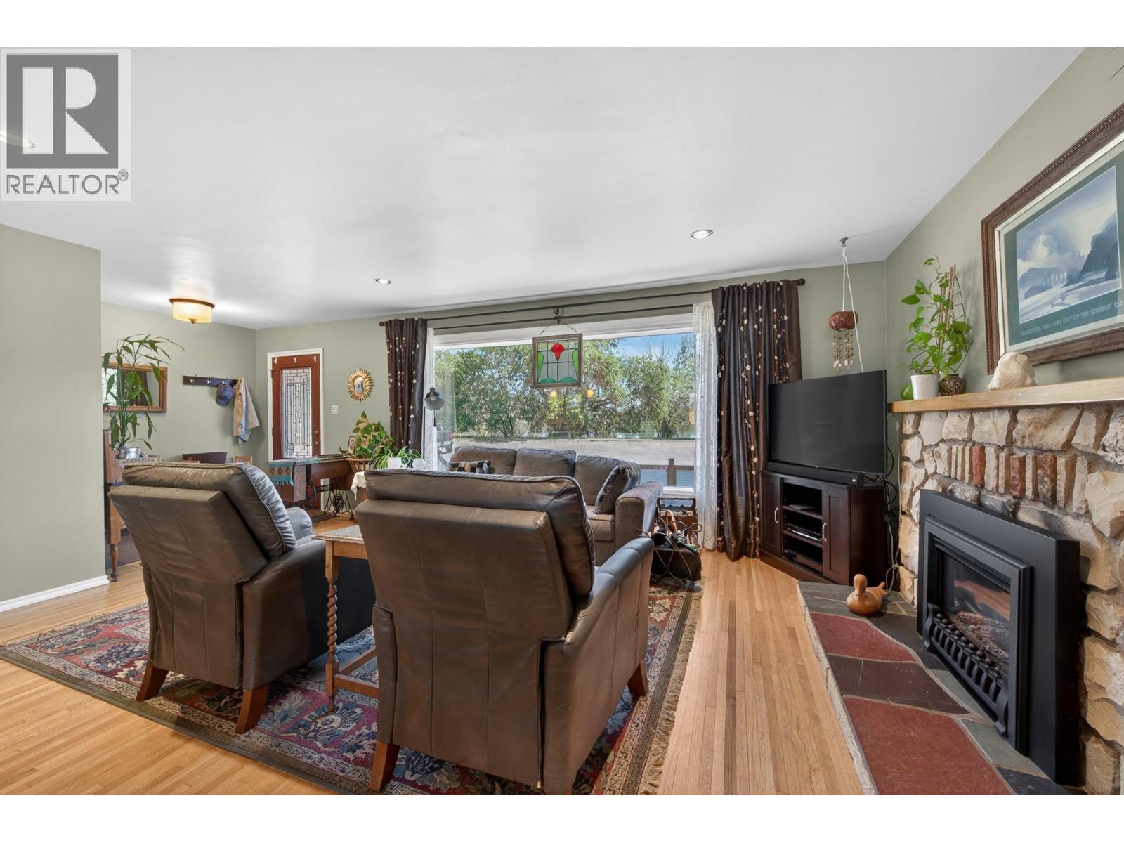 237 Schubert Drive, Kamloops, British Columbia  V2B 2E1 - Photo 6 - 10390608