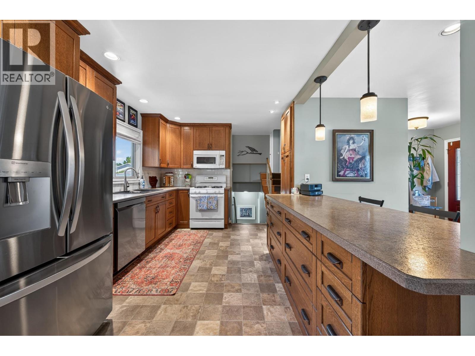 237 Schubert Drive, Kamloops, British Columbia  V2B 2E1 - Photo 8 - 10390608