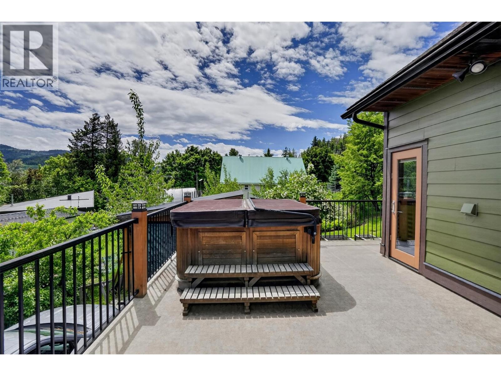 1911 Union Avenue, Rossland, British Columbia  V0G 1Y0 - Photo 11 - 10390025