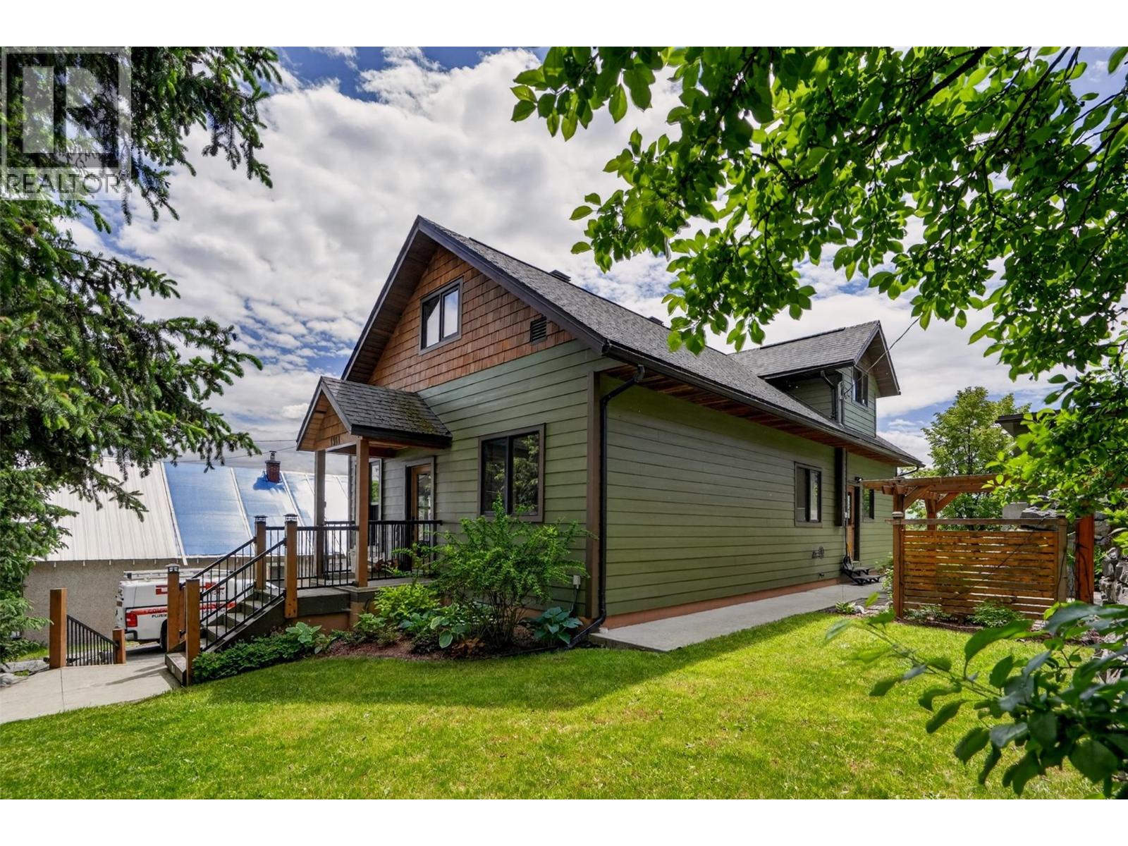 1911 Union Avenue, Rossland, British Columbia  V0G 1Y0 - Photo 2 - 10390025
