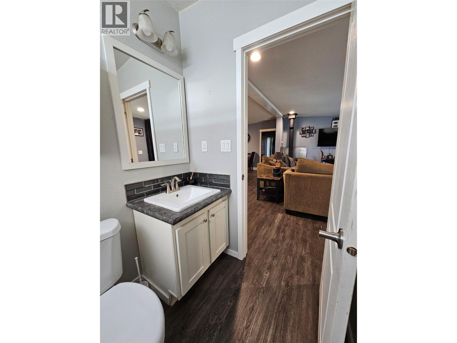 2385 Eva Road, Lee Creek, British Columbia  V0E 1M4 - Photo 10 - 10390764