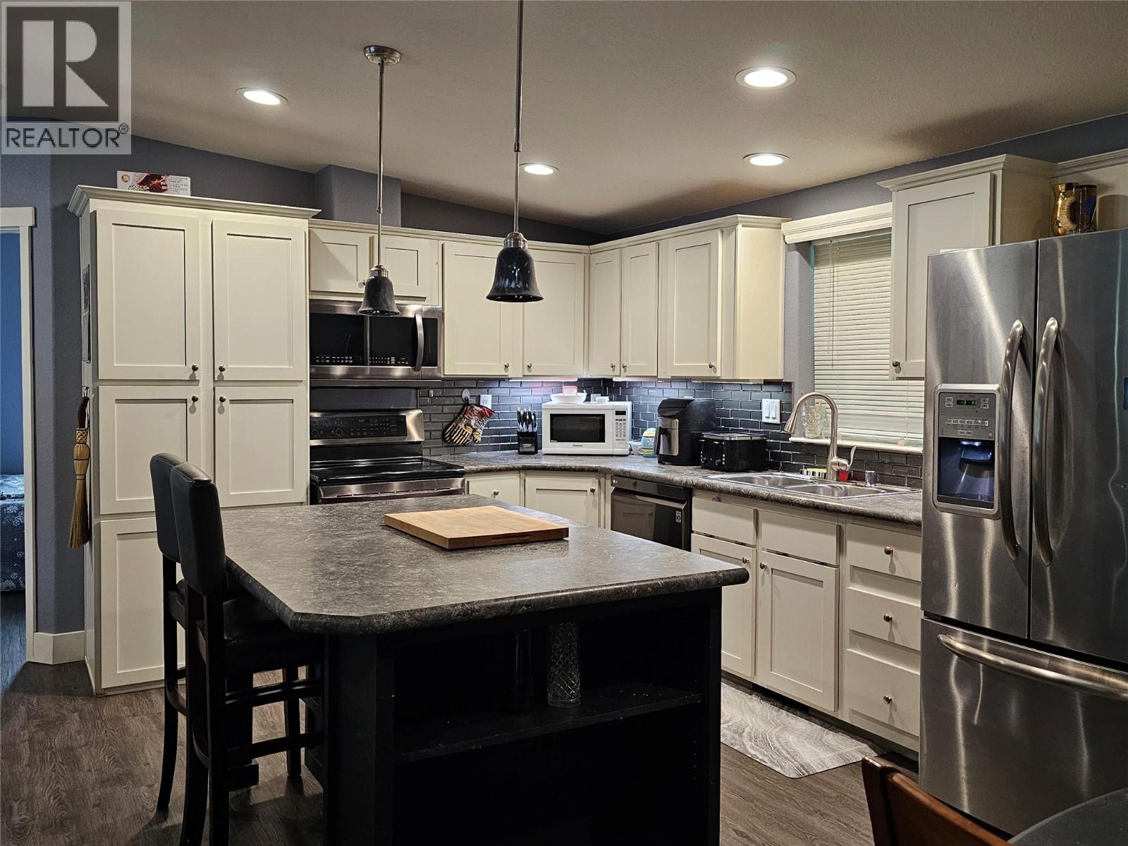 2385 Eva Road, Lee Creek, British Columbia  V0E 1M4 - Photo 22 - 10390764