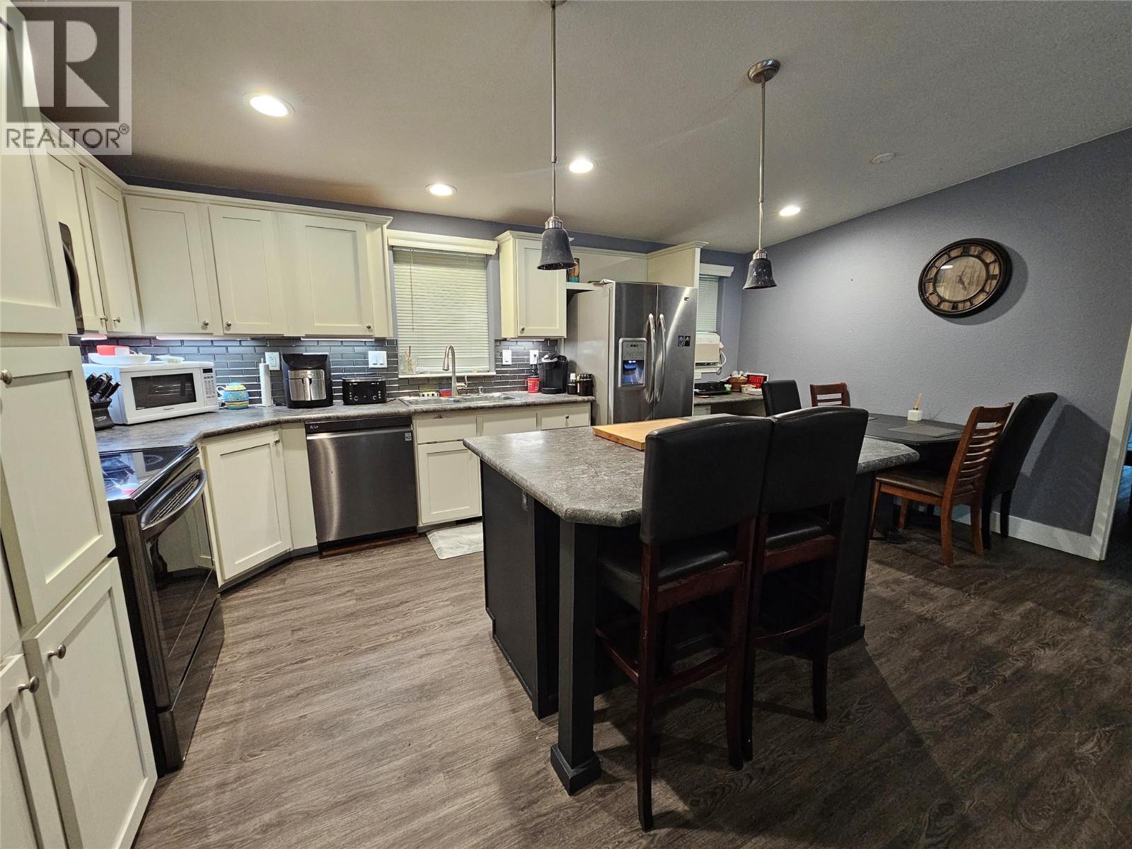 2385 Eva Road, Lee Creek, British Columbia  V0E 1M4 - Photo 25 - 10390764