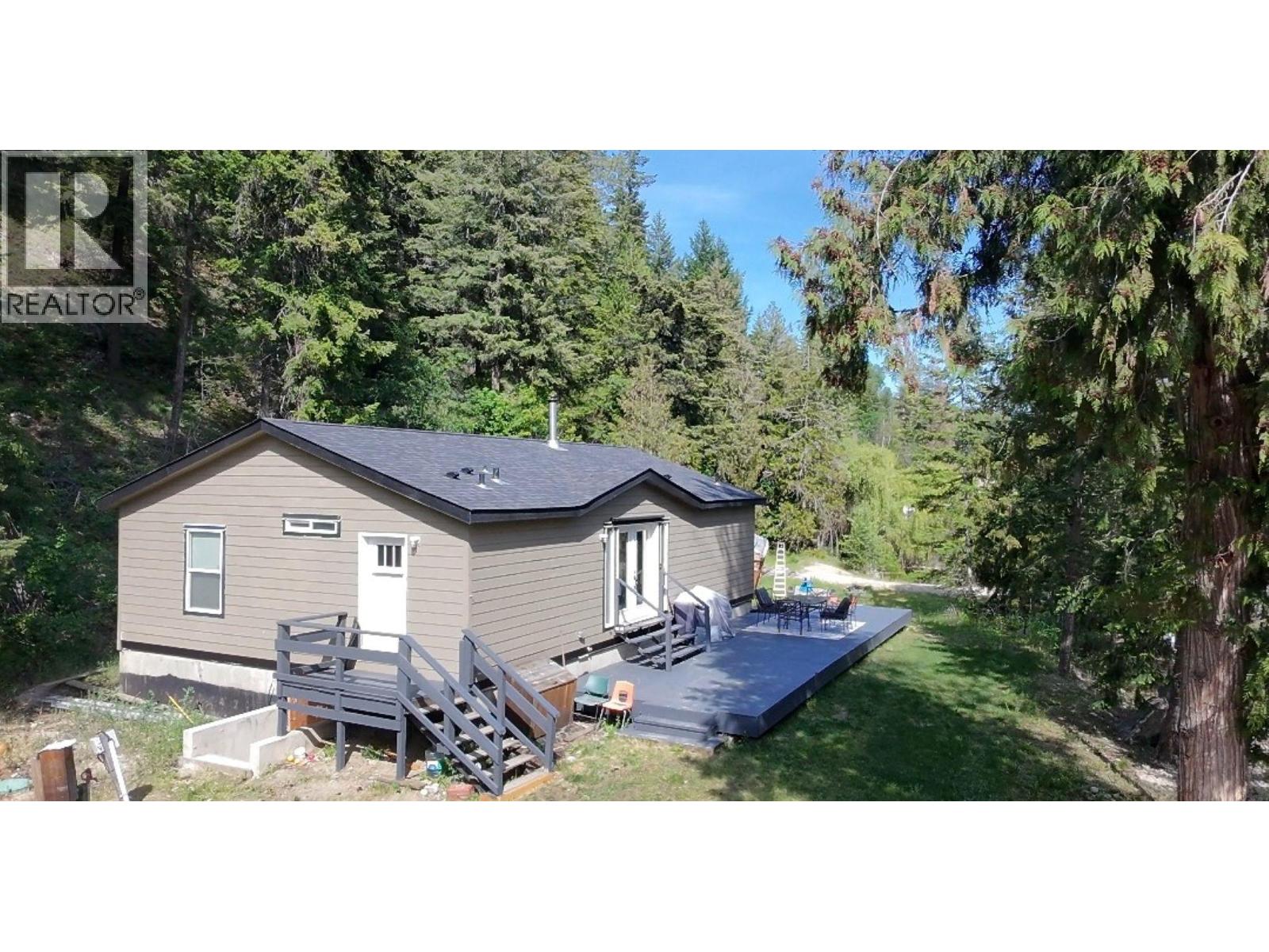 2385 Eva Road, Lee Creek, British Columbia  V0E 1M4 - Photo 4 - 10390764